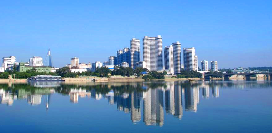 平壤河邊高層樓房.jpg