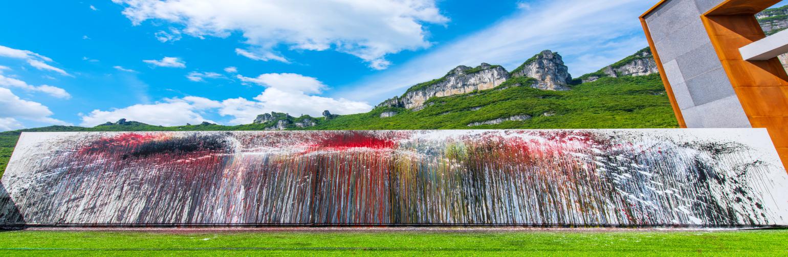 早上 7:30 在酒店用早餐,乘车赴【武隆懒坝国际禅境艺术度假区】(游览